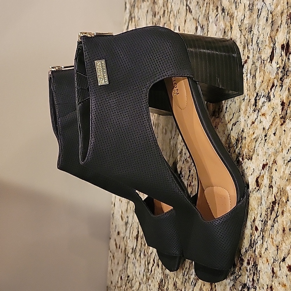 Kenneth Cole Reaction Mix cut out sandal 2